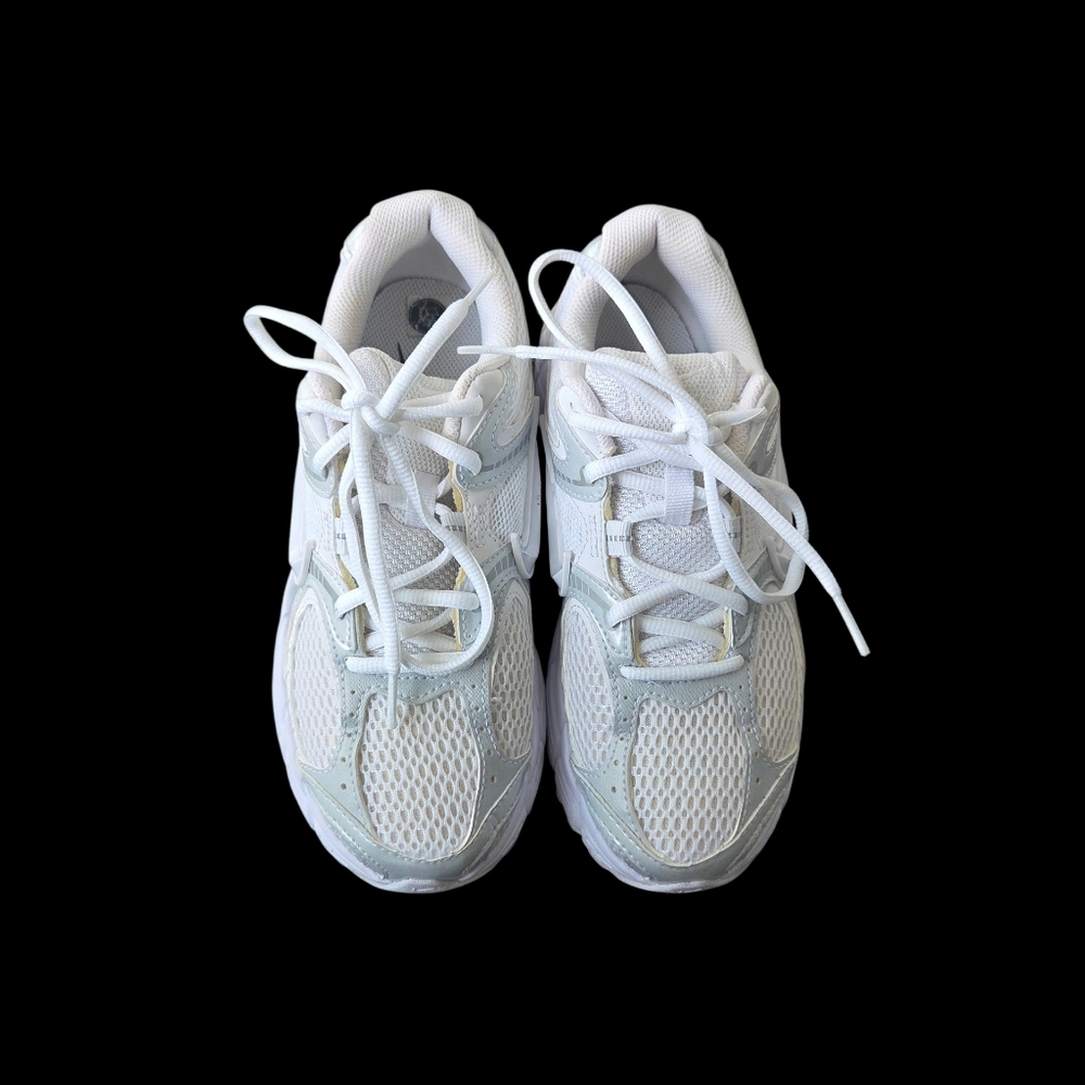 White Nike V5 RNR Sneakers